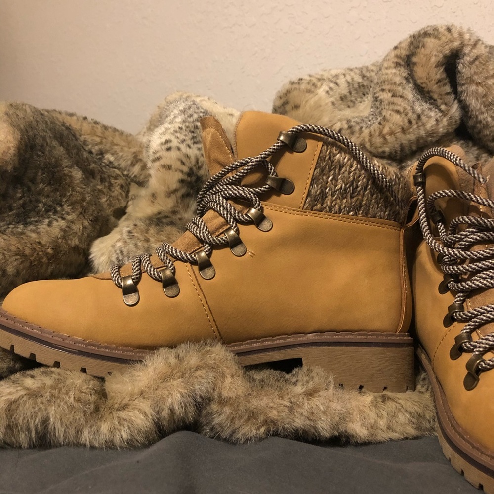 Time & Tru women’s hiking boots